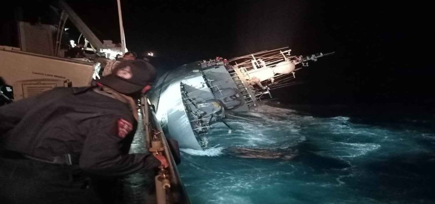 Thai navy ship sinks with over 100 sailors, 31 still in water